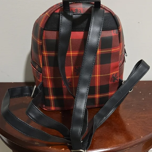 Harry Potter Loungefly Backpack: Pristine Condition - Picture 2 of 3